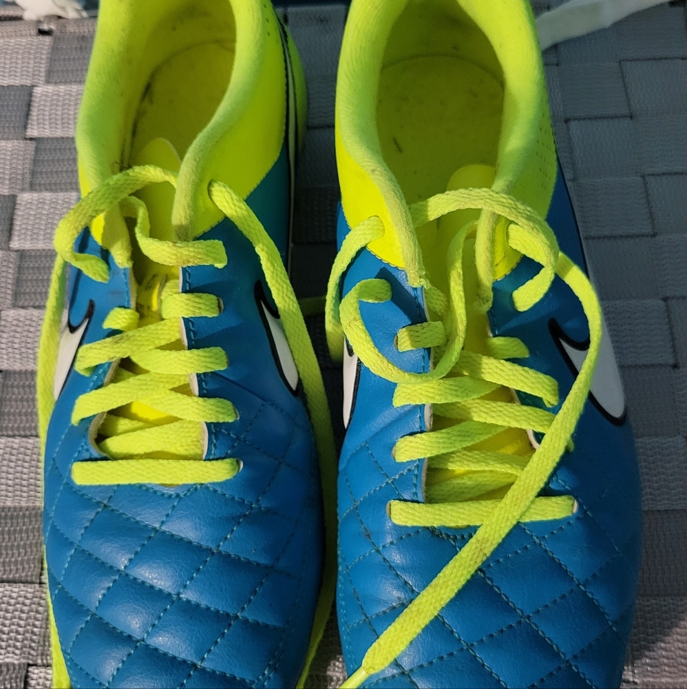 Womens soccer cleats